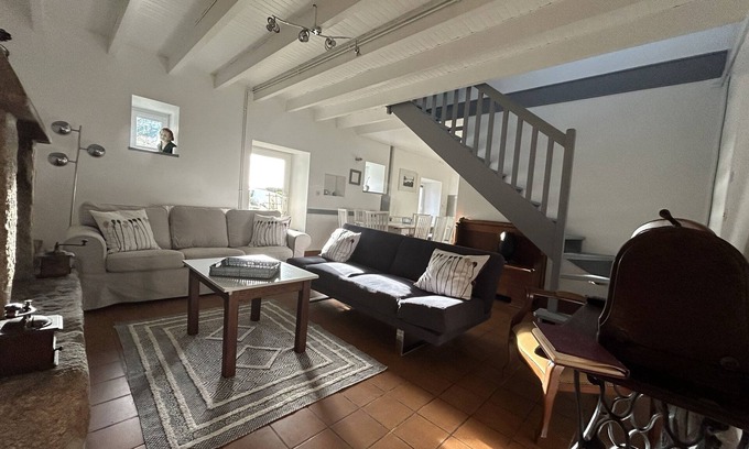 Plouneour-Trez House | Petite Maison en Pierres Entre Terre et mer