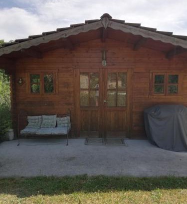 Molesme Ski Chalet | petit chalet dans verger et village Historique
