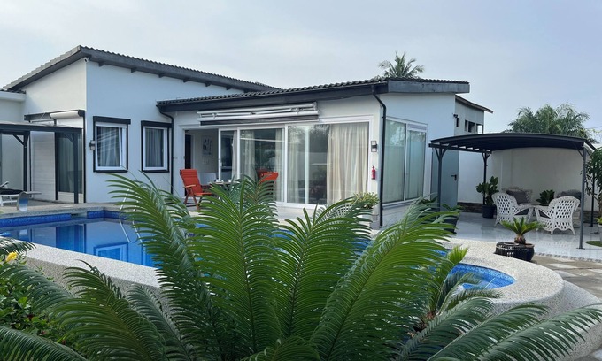 Lome House | Petit Hambourg