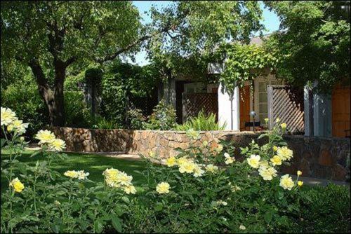 Yountville Hotel | Petit Logis Inn