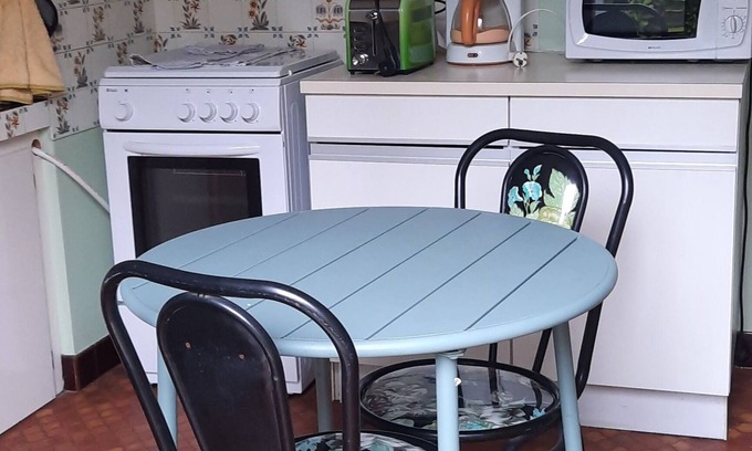 Saint-Cyprien Apartment | Petite Appartement Avec Jardinet qui Domine le Village de Saint Cyprien