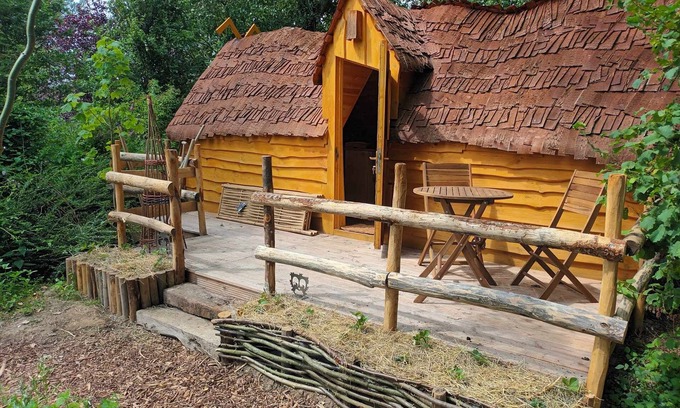 Herzeele Cabin | Petite Cabane Féérique Dans la Campagne