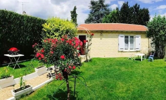 Le Perray-en-Yvelines Bed & Breakfast | Petite Maison Entre Rambouillet et la Vallée de Chevreuse