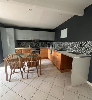 Saint-Maurice-de-Remens Apartment | Petite maison de village 2