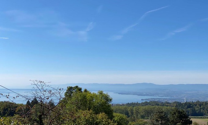 Belmont-sur-Lausanne House | Petite maison à l'orée des bois vue magnifique sur le lac zenitude et plénitude