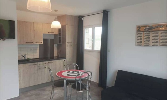 Rousson Apartment | Petite Maison Dans Propriété
