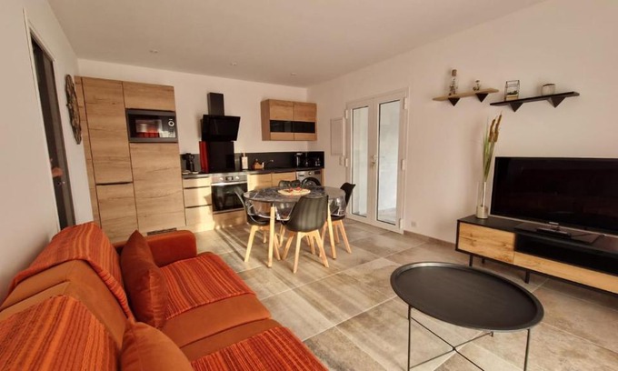 Afa House | Petite maison en pierre