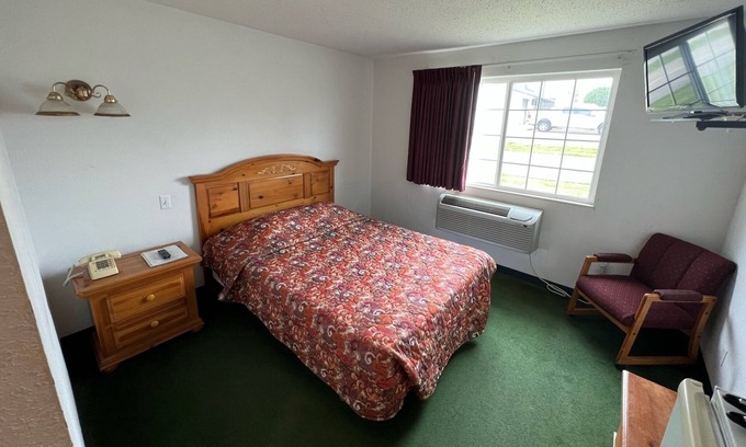 Red Bud Bed & Breakfast | Petite Single Queen Room in the Heart of Red Bud!