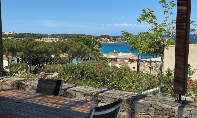 Marine de Saint Ambroggio Villa | Petite Villa au Calme à 100 Mètres de la mer Terrasse Jardin vue mer