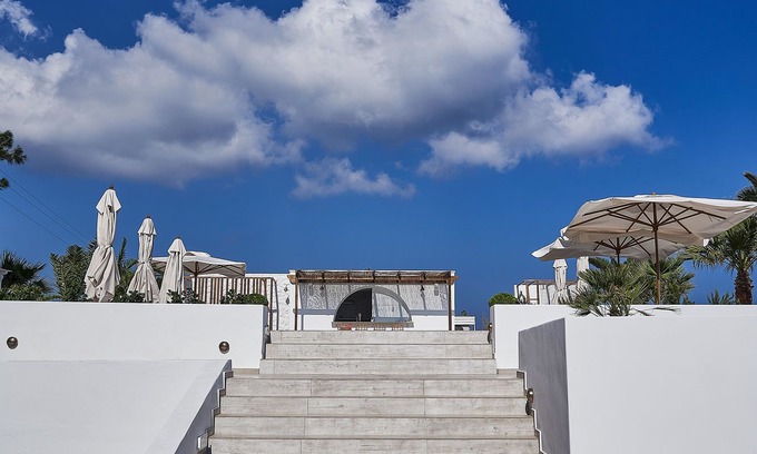 Agios Georgios Hotel | Petri Suites