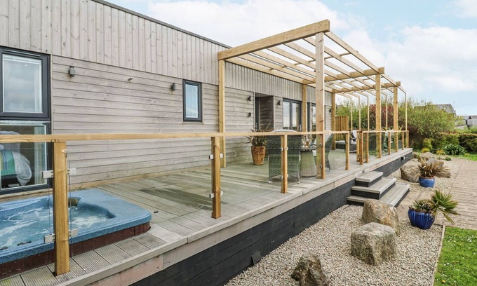 Portreath Cottage | PETROC, pet friendly, country holiday cottage, with pool in Portreath