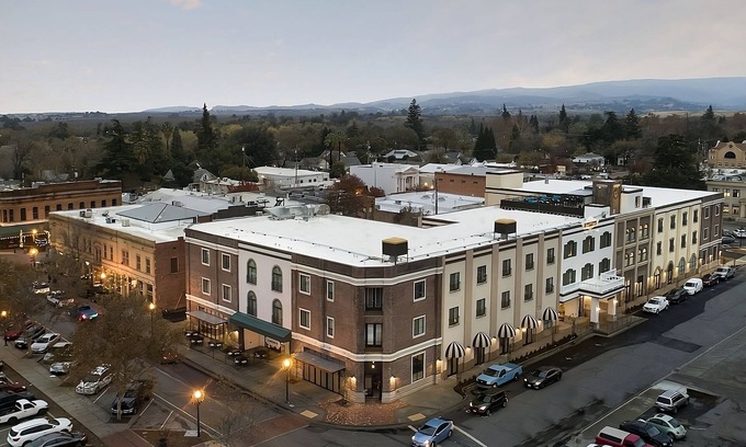 Winters Hotel | Pets are Allowed Here! 3 Courtyard Rooms, Free Parking, Outdoor Fireplace!