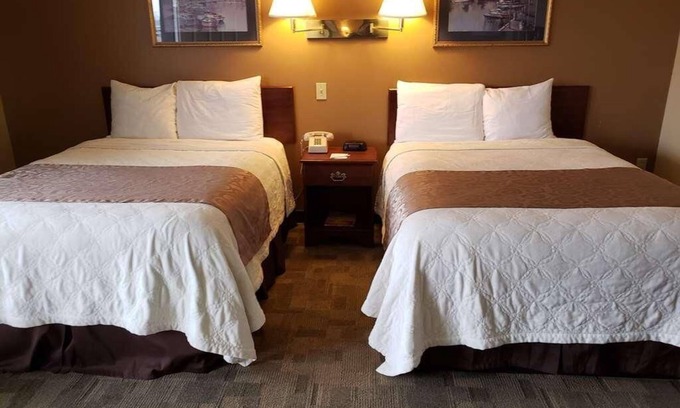 Aberdeen Hotel | Pets are Welcome! w/FREE Breakfast & Parking, Close to Peels Slough!