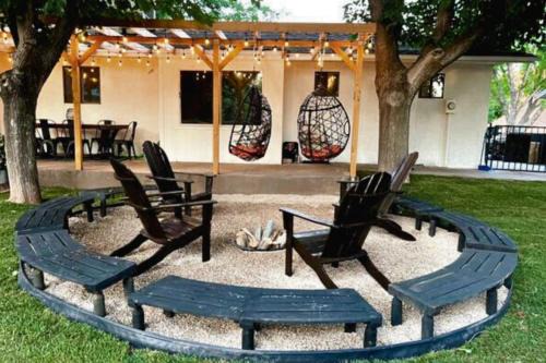 St. George House | Pets BBQ Fire-pit Near Downtown St George