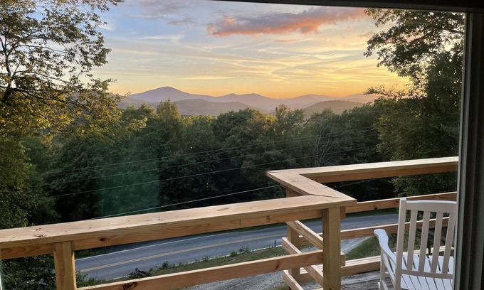 Boone House | Pets + King Beds + Arcade + App State + Foosball + Fire Pit