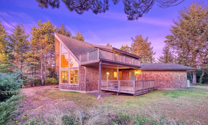 Ocean Park House | Pets OK, 150 yds to beach, modern, luxury (Journey)