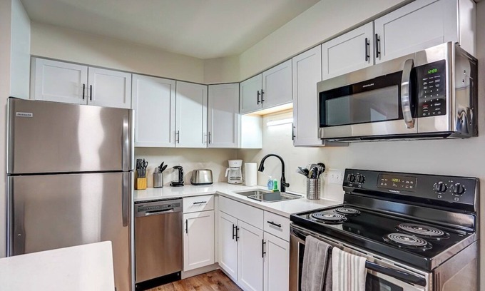 Marquette Apartment | Pets Ok. Free parking. Dishwasher. Willy Street!