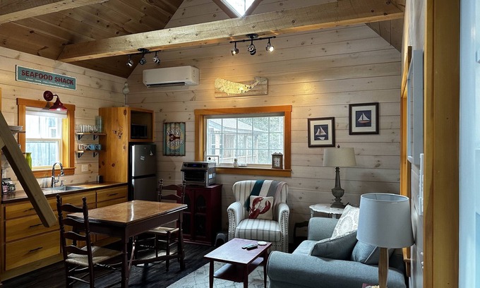 Bristol Cottage | Pets Stay Free! 3 Modern Cottages, w/Heat & AC, 1st flr King & Stand-up Loft