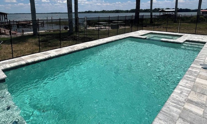 Tavares House | PETS STAY FREE Camp St. Cabanas Unit 4 on Lake Dora