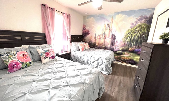 Kissimmee House | Pets Welcome, Close to Theme Parks, Stocked Kitchen, Family Friendly