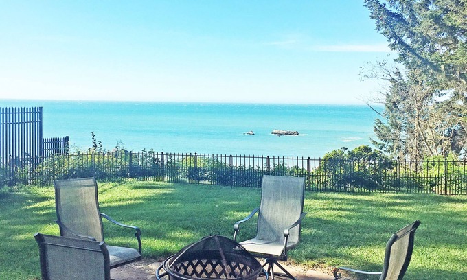 Harbor House | Pets welcome. Great Ocean View . Remodeled Kitchen. Fire Pit. BBQ Free WiFi.