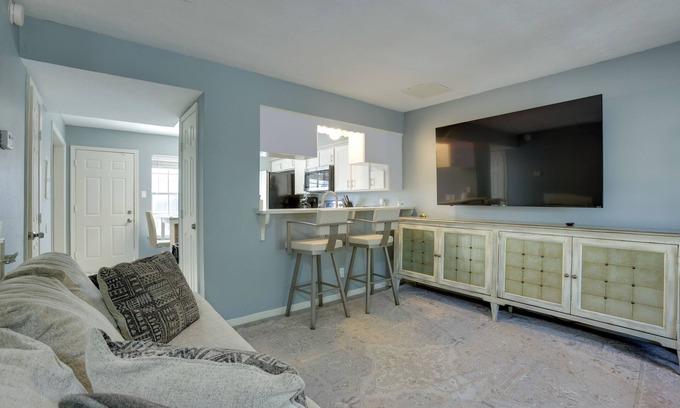 Humble House | Pets Welcome! Humble Townhome 4 Mi to Airport
