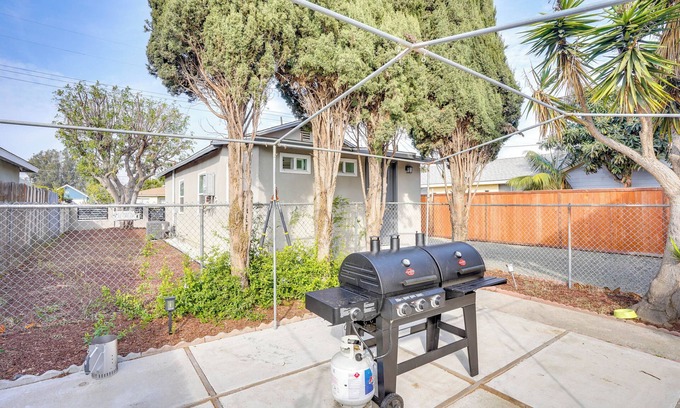 Santa Ana Apartment | Pets Welcome: Sleek Abode in Santa Ana!