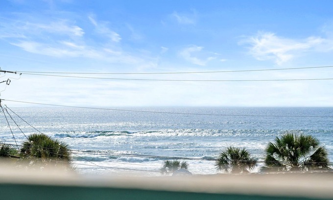 Bahama Beach Condo | Pets Welcome-Free Covered Parking-WiFi-Beach & Sunsets