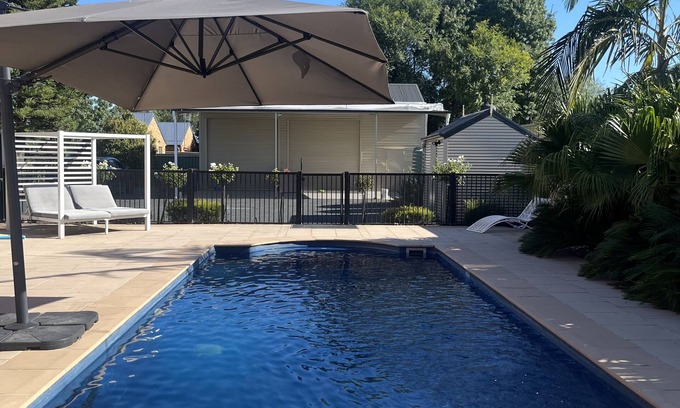 Tocumwal House | Peyton's Place - Five Bedroom Villa