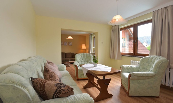 Schleid Apartment | "Pferde Glück" vacation apartment with 2 bedrooms made of Swiss stone pine wood