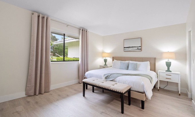 Palm Beach Gardens Cottage | PGA National Renovated, Bright and Spacious Corner One Story Home