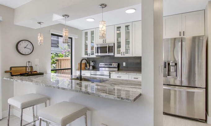 Hunt Club Condo | PGA National Home. Fountain Views.