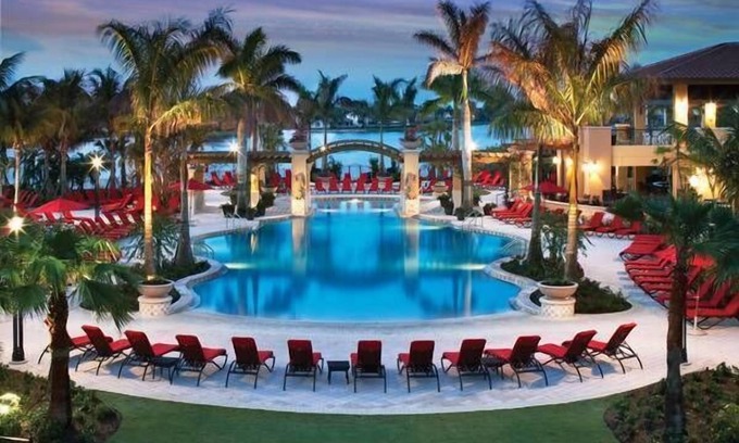 Palm Beach Gardens Cottage | PGA Resort Cottage FREE Private Beach Club Access & Sunsets on the 18th Fairway