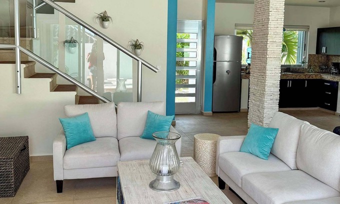 Manila House | Colorful Retreat Near Disney