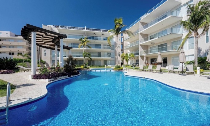Boulevard Barra Vieja Apartment | PH in Acapulco - Private Beach Club - Pool - WiFi