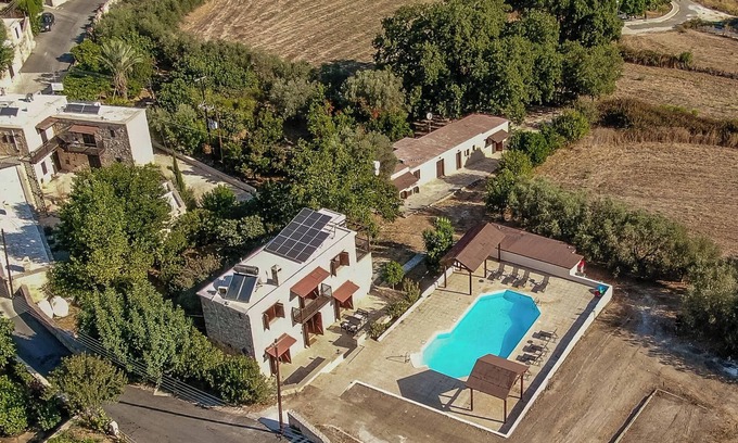 Kato Akourdalia Villa | Phaedrus Living Amarakos Villa