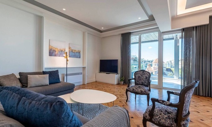 Kinosargous Apartment | Phaedrus Living: City Center Luxury Flat N. Kosmos