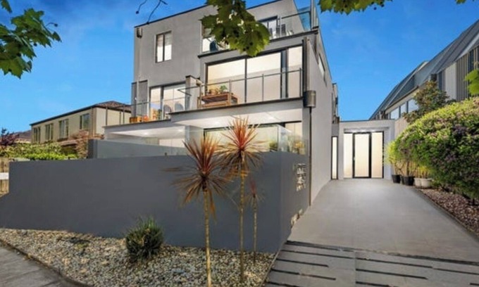 Caulfield North Apartment | Pharaoh’s Retreat in leafy Caulfield