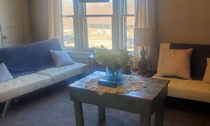 Redfield Apartment | Pheasant Hunting Entire Apt 2 Bdrms- 1 Bonus room