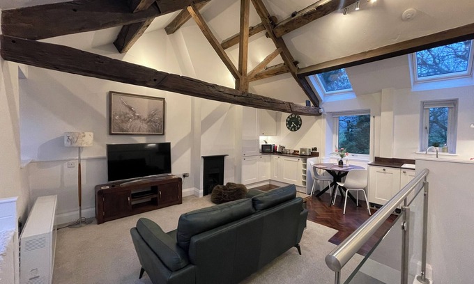 Almondbury House | Pheasants crossing - quiet luxurious country cottage