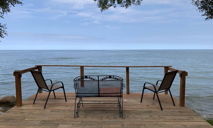 Port Hope Cabin | Phenomenal views at this lakeside Cabin!