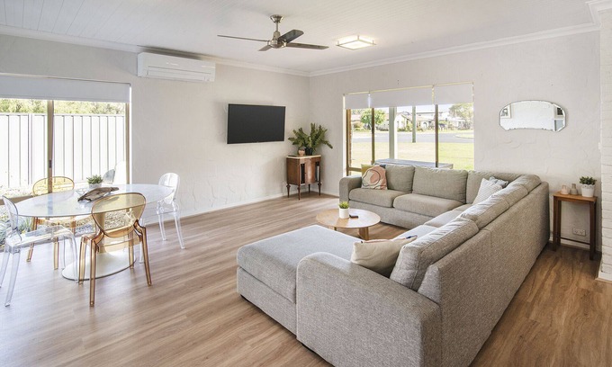 Abbey House | Phillips Beach Hide Out