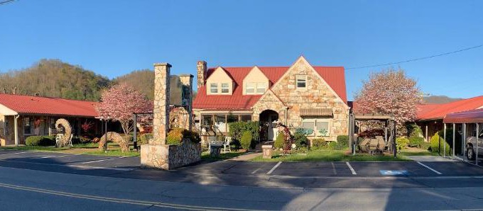 Robbinsville Hotel | Phillips Historic Motel & Cottages