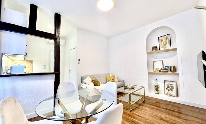 Romorantin-Lanthenay Apartment | Phoebus:Arrivée autonome-Netflix-Clim-Linge Inclus
