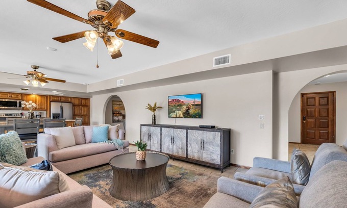 Paradise Valley Village House | Phoenix Gem-King Bed-Pool-Fire Pit
