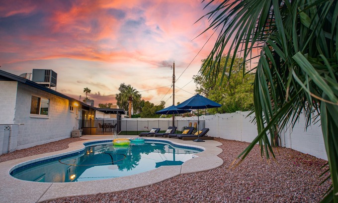 Park Scottsdale One House | Piña Bonita – 3BR Tropical Retreat w/Amazing Pool