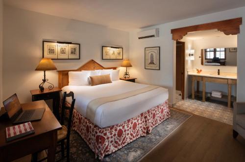 Downtown Santa Fe Hotel | Piñon Court by La Fonda