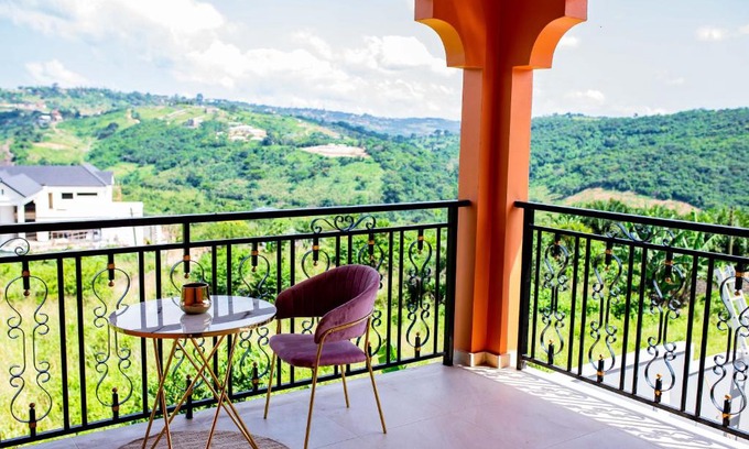 Aburi Hotel | Piano & Gold Collections, Peduase