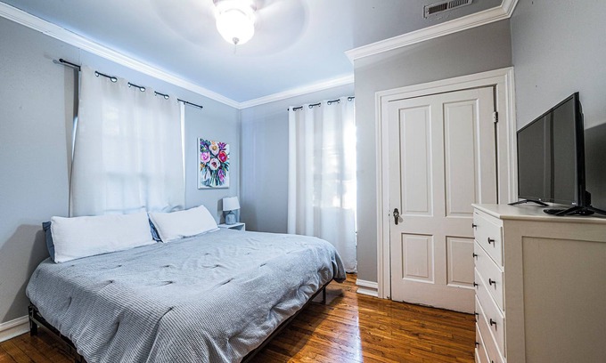 Bowling Green Condo | Picasso Palace