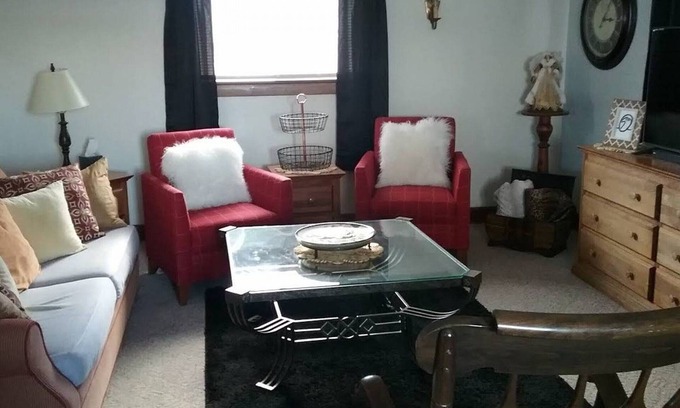 Van Wert Apartment | Picasso's Condo - Downtown, Van Wert, OHIO
